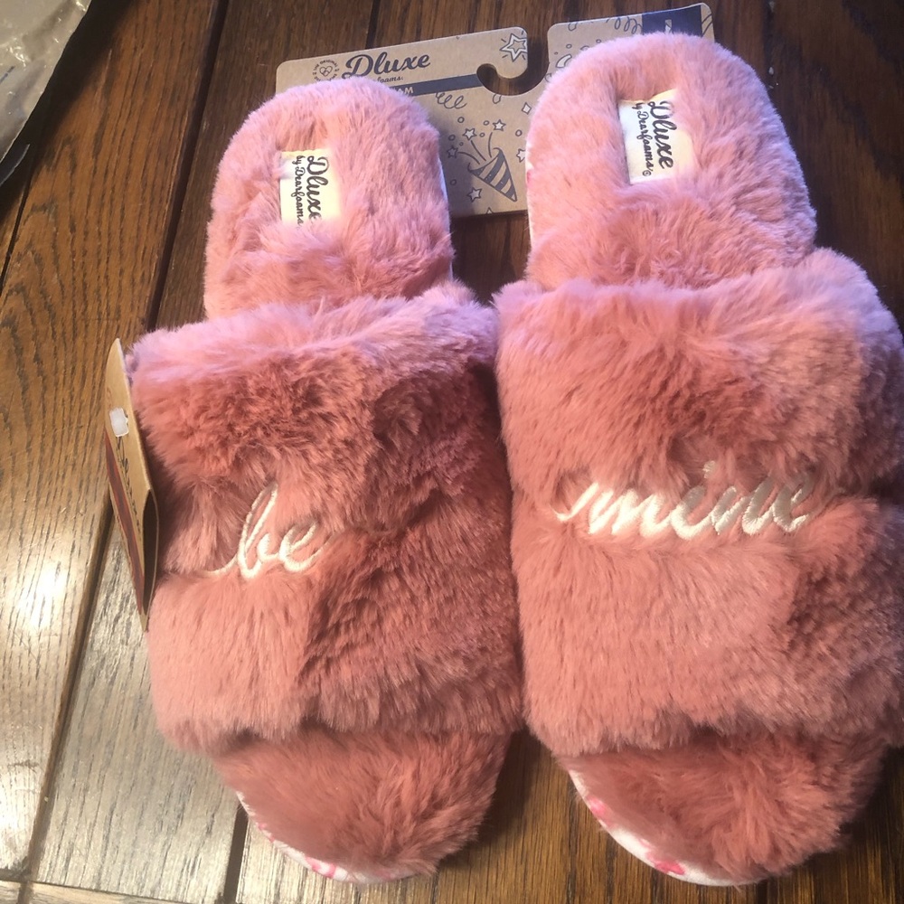 NWT dearfoams Pink Faux Fur 'Be Mine' Slide Slippers 9-10